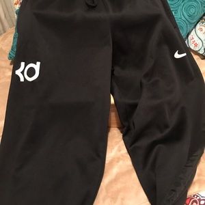 NWOT Nike sweatpants in medium- Black dry fit